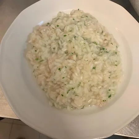 Riz מלון 2*